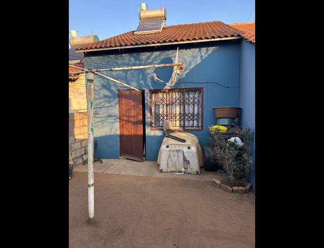 2 BEDROOM HOUSE FOR SALE IN LUFHERENG